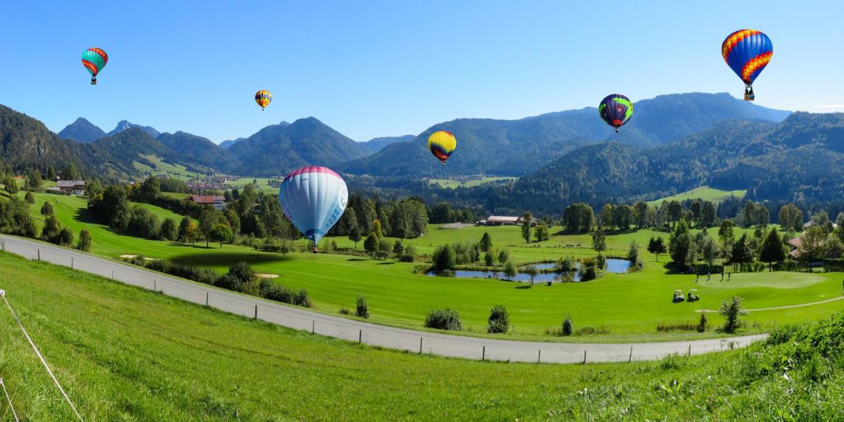 Popular attractions Area Nearby Property